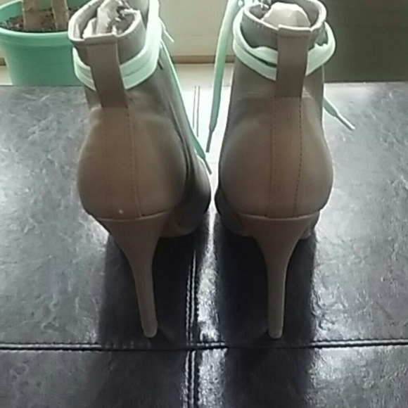 💰💰Rouge Ankle Booties💰💰 - Picture 5 of 8